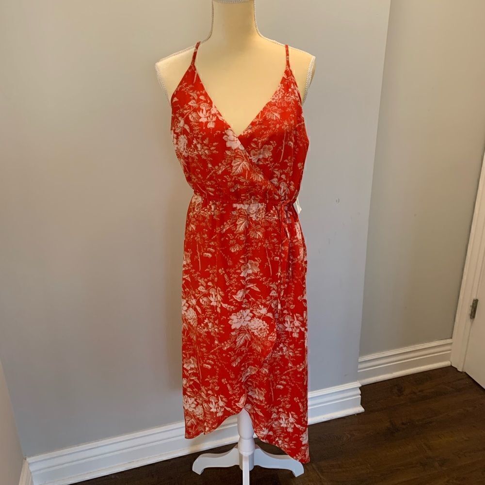 NWT Des size medium red floral side tie dress